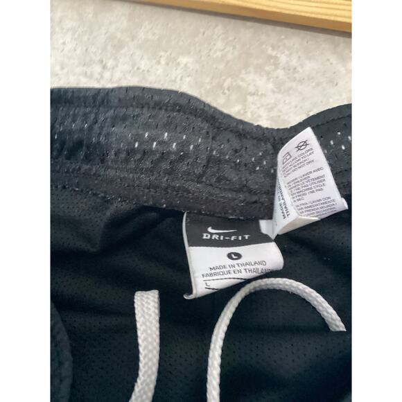 Nike Dri-Fit Black Women Mesh Shorts Size Large - Picture 4 of 5